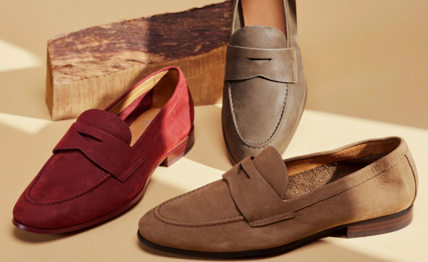 Sepatu loafers dengan tampilan klasik